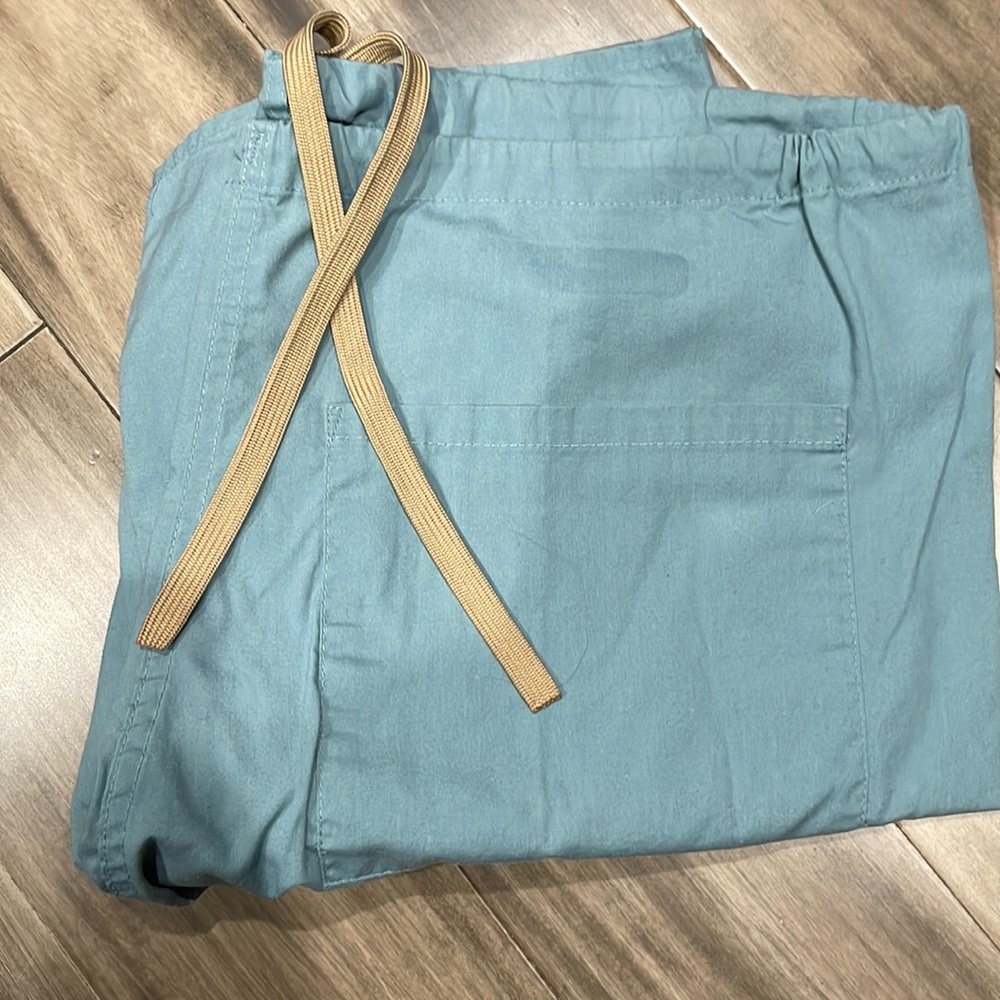Scrub bottoms size M